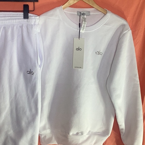 Alo White Sweatshirt and Sweatpants Set - Picture 6 of 10